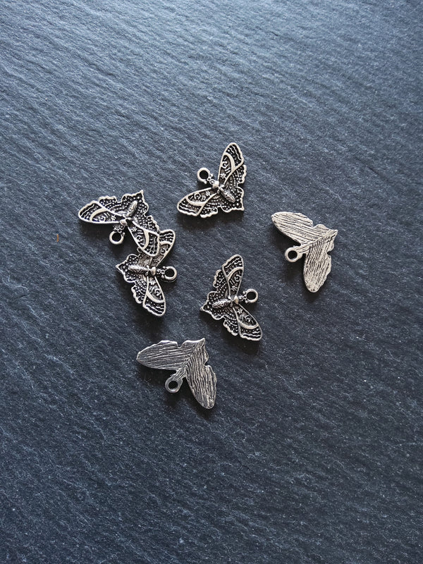 4 or 20 Moth Charms Antique Silver Alloy 20x13.5mm - ContentedCatz