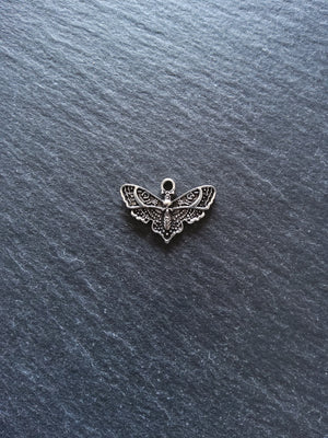 4 or 20 Moth Charms Antique Silver Alloy 20x13.5mm - ContentedCatz