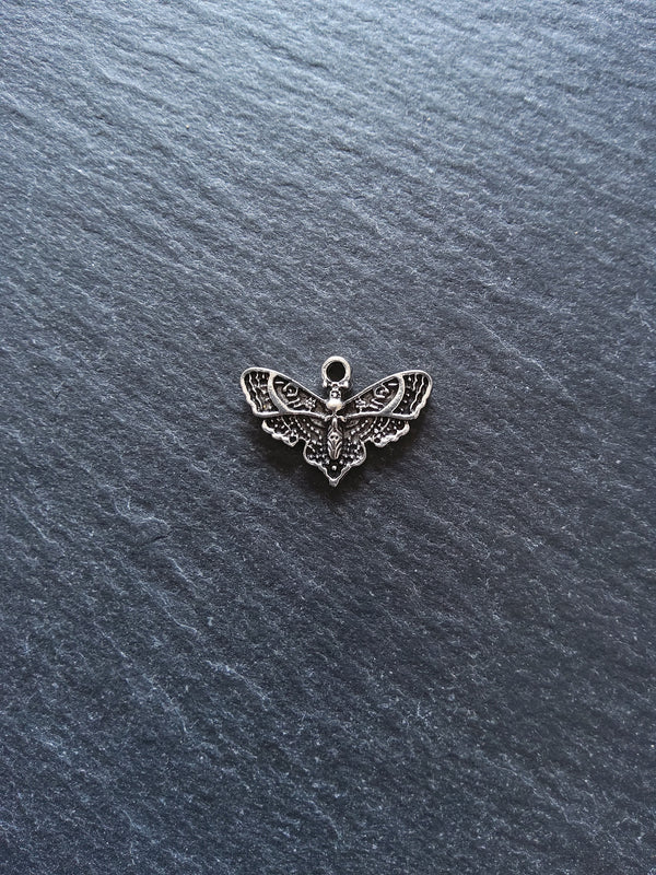 4 or 20 Moth Charms Antique Silver Alloy 20x13.5mm - ContentedCatz