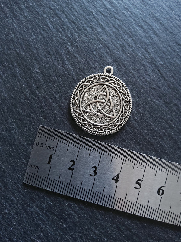 4 or 20 Round Celtic Style Triquetra Charms Antique Silver Tone Double Sided 32x28mm