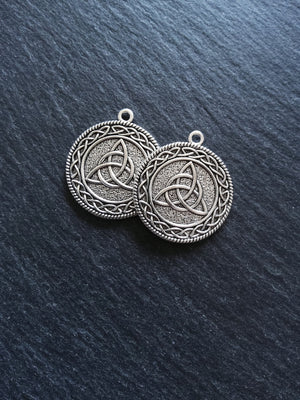 4 or 20 Round Celtic Style Triquetra Charms Antique Silver Tone Double Sided 32x28mm