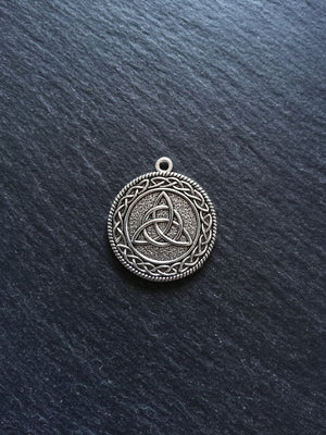 4 or 20 Round Celtic Style Triquetra Charms Antique Silver Tone Double Sided 32x28mm
