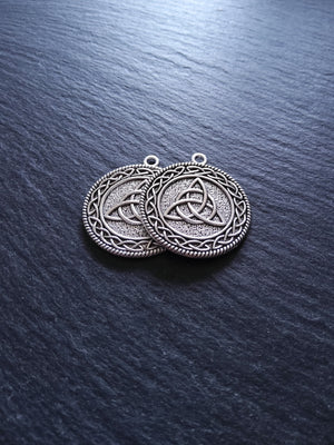 4 or 20 Round Celtic Style Triquetra Charms Antique Silver Tone Double Sided 32x28mm