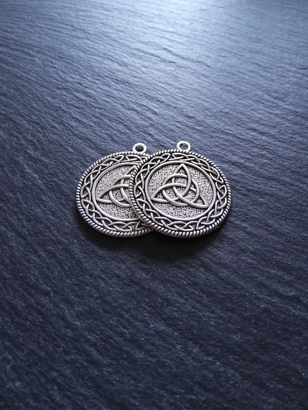 4 or 20 Round Celtic Style Triquetra Charms Antique Silver Tone Double Sided 32x28mm