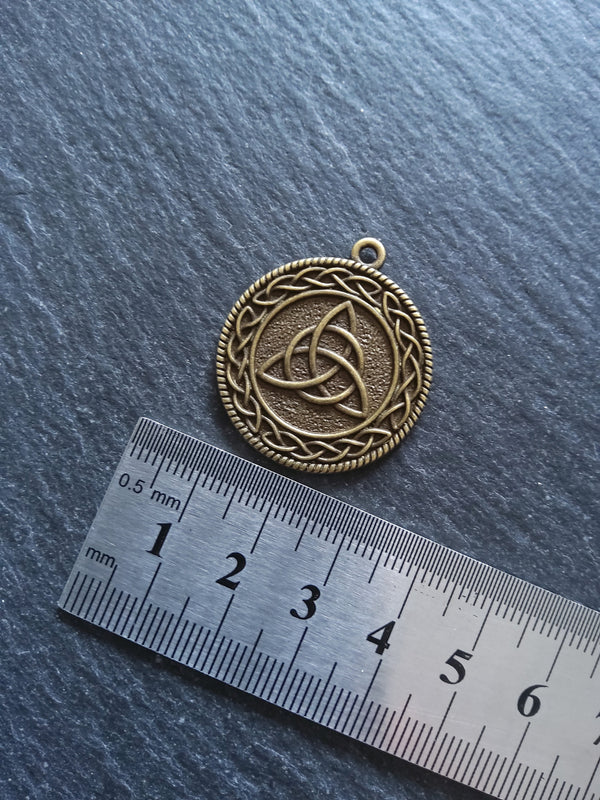 4 or 20 Celtic Style Triquetra Pendant Antique Bronze Double Sided 32x28mm