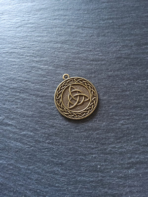 4 or 20 Celtic Style Triquetra Pendant Antique Bronze Double Sided 32x28mm