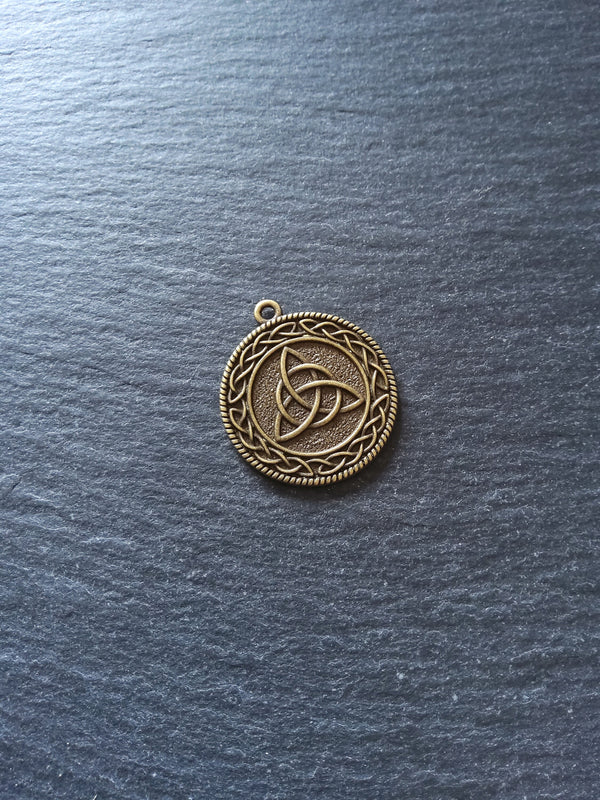 4 or 20 Celtic Style Triquetra Pendant Antique Bronze Double Sided 32x28mm