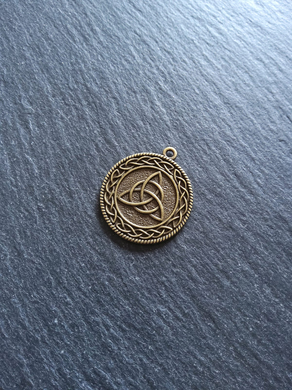 4 or 20 Celtic Style Triquetra Pendant Antique Bronze Double Sided 32x28mm