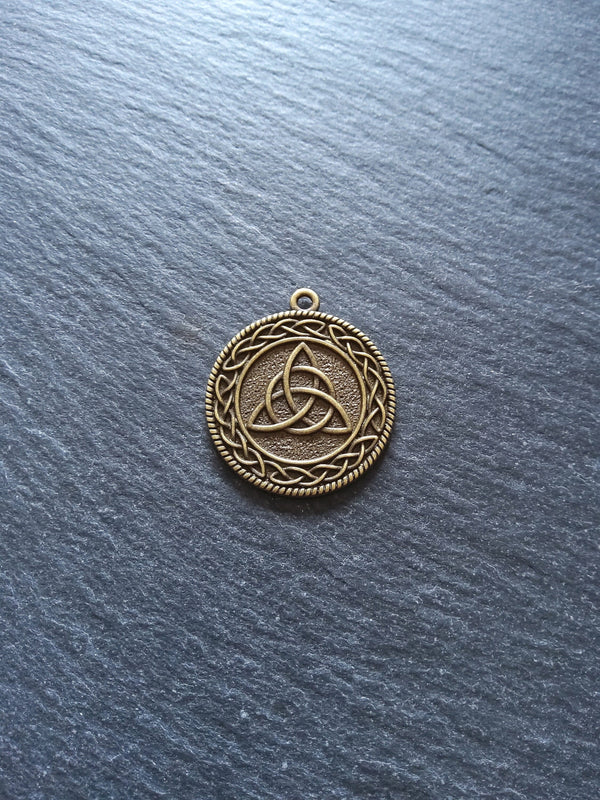 4 or 20 Celtic Style Triquetra Pendant Antique Bronze Double Sided 32x28mm