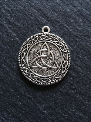 4 or 20 Round Celtic Style Triquetra Charms Antique Silver Tone Double Sided 32x28mm