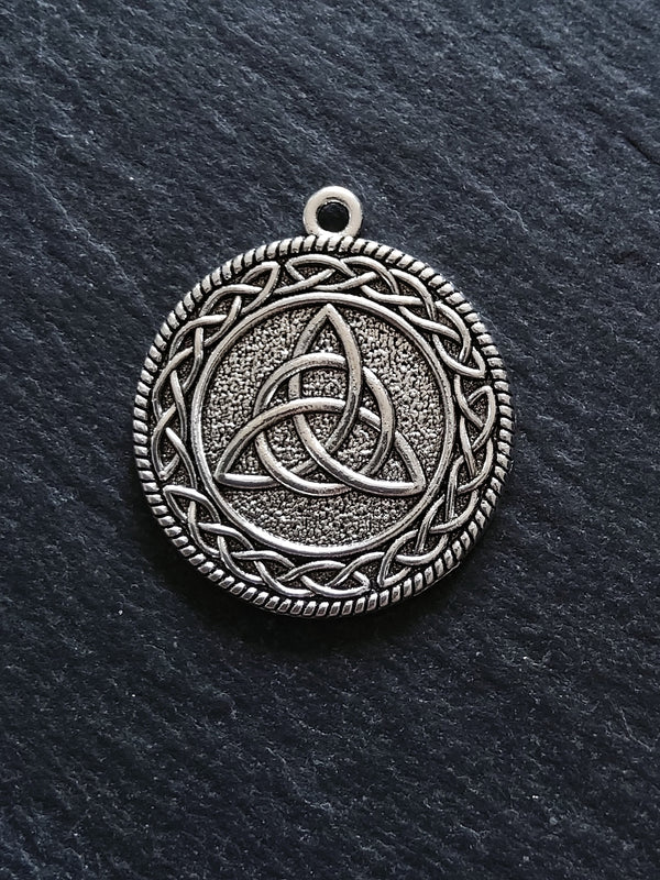 4 or 20 Round Celtic Style Triquetra Charms Antique Silver Tone Double Sided 32x28mm