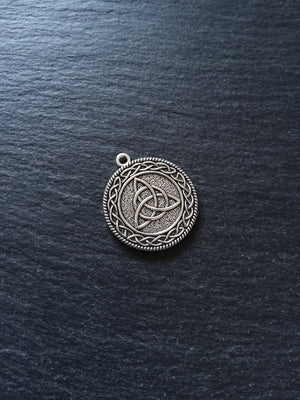 4 or 20 Round Celtic Style Triquetra Charms Antique Silver Tone Double Sided 32x28mm