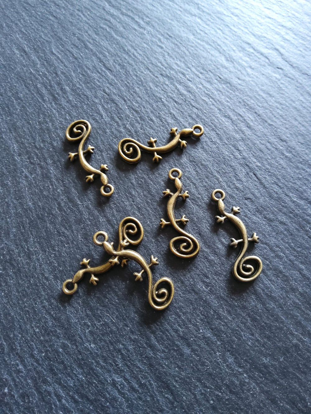 10 or 50 Cute Lizard Gecko Charms Antique Bronze Tone Alloy 29x11mm