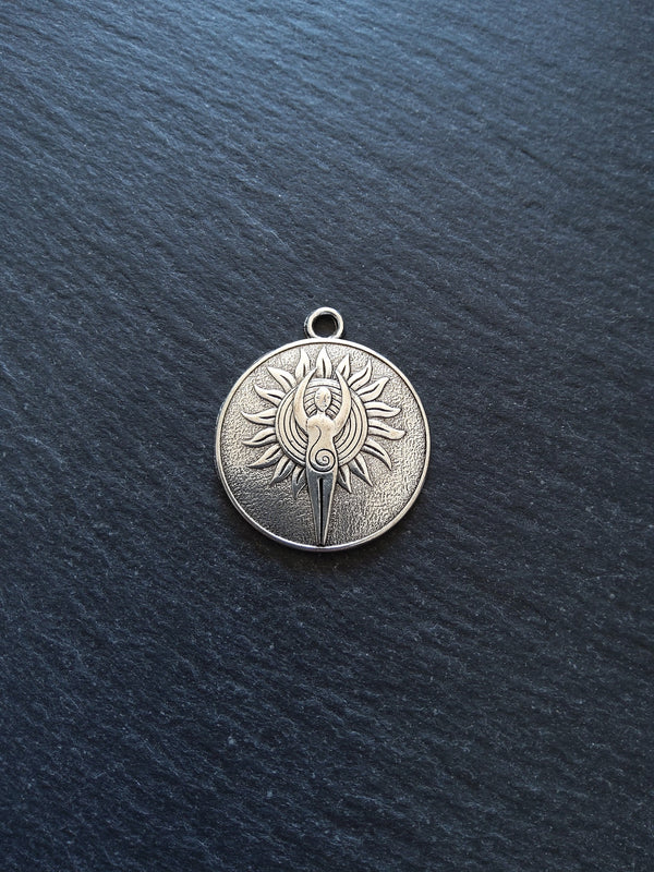 1 or 5 Round Antique Silver Tone Spiral Goddess Sun Pendant 35x30mm