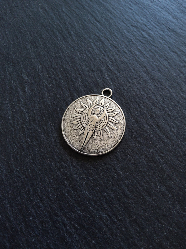 1 or 5 Round Antique Silver Tone Spiral Goddess Sun Pendant 35x30mm