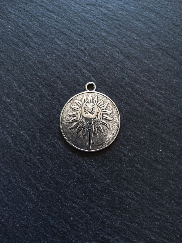 1 or 5 Round Antique Silver Tone Spiral Goddess Sun Pendant 35x30mm