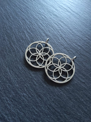 4 or 20 Seed of Life Pendants Antique Silver Tone Round 35x30mm