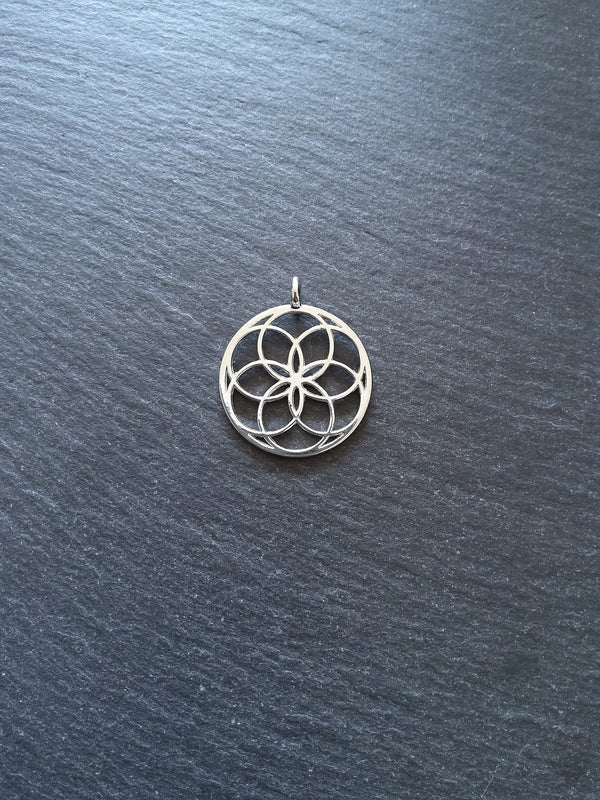 4 or 20 Seed of Life Pendants Antique Silver Tone Round 35x30mm