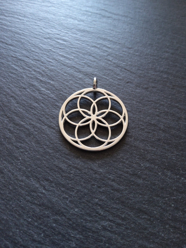 4 or 20 Seed of Life Pendants Antique Silver Tone Round 35x30mm
