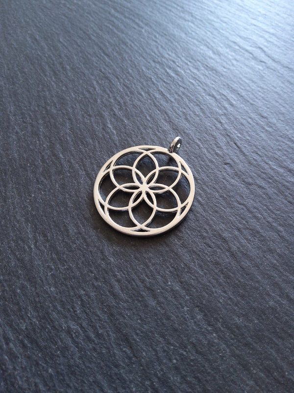 4 or 20 Seed of Life Pendants Antique Silver Tone Round 35x30mm