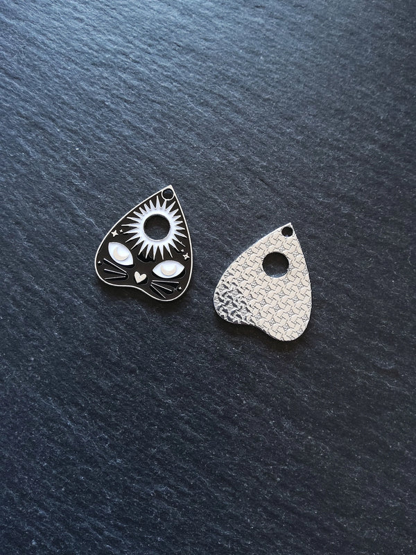 4 or 20 Silver Tone Ouija Cat Sun Planchette Charms with Black & White Enamel 26x22mm - ContentedCatz