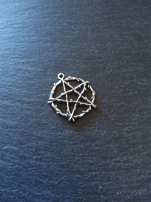 8 or 40 Rustic Pentagram Pendants Antique Silver Tone Alloy 28x26mm