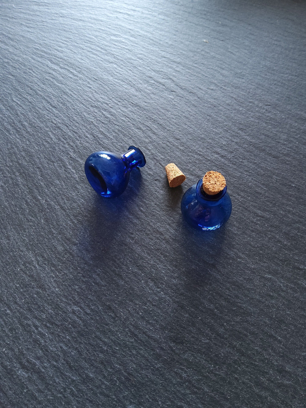 2 or 10 Little Glass Bottles Cobalt Blue Flat Bottom with Cork Stopper Size 27x21mm