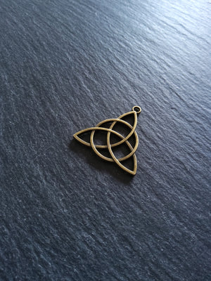 6 or 30 Large Triquetra Celtic Knot Pendants Antique Bronze Tone Alloy 30x29x2mm Nickel FREE - ContentedCatz