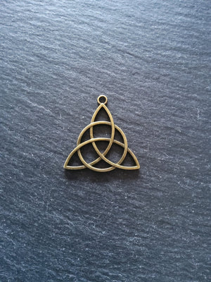 6 or 30 Large Triquetra Celtic Knot Pendants Antique Bronze Tone Alloy 30x29x2mm Nickel FREE - ContentedCatz