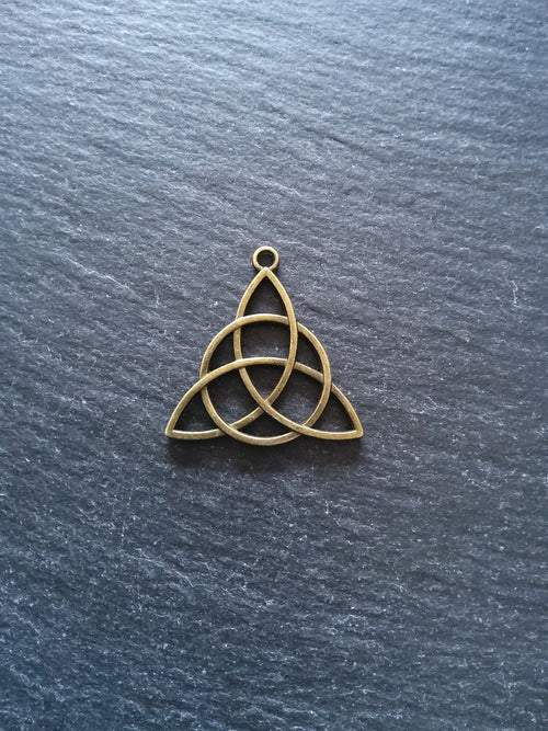 6 or 30 Large Triquetra Celtic Knot Pendants Antique Bronze Tone Alloy 30x29x2mm Nickel FREE - ContentedCatz