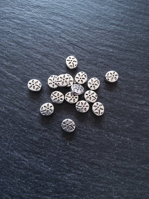 20 or 100 Antique Silver Tone Flattened 7mm Oval Shaped Flower Patterned Beads 7x7x3mm