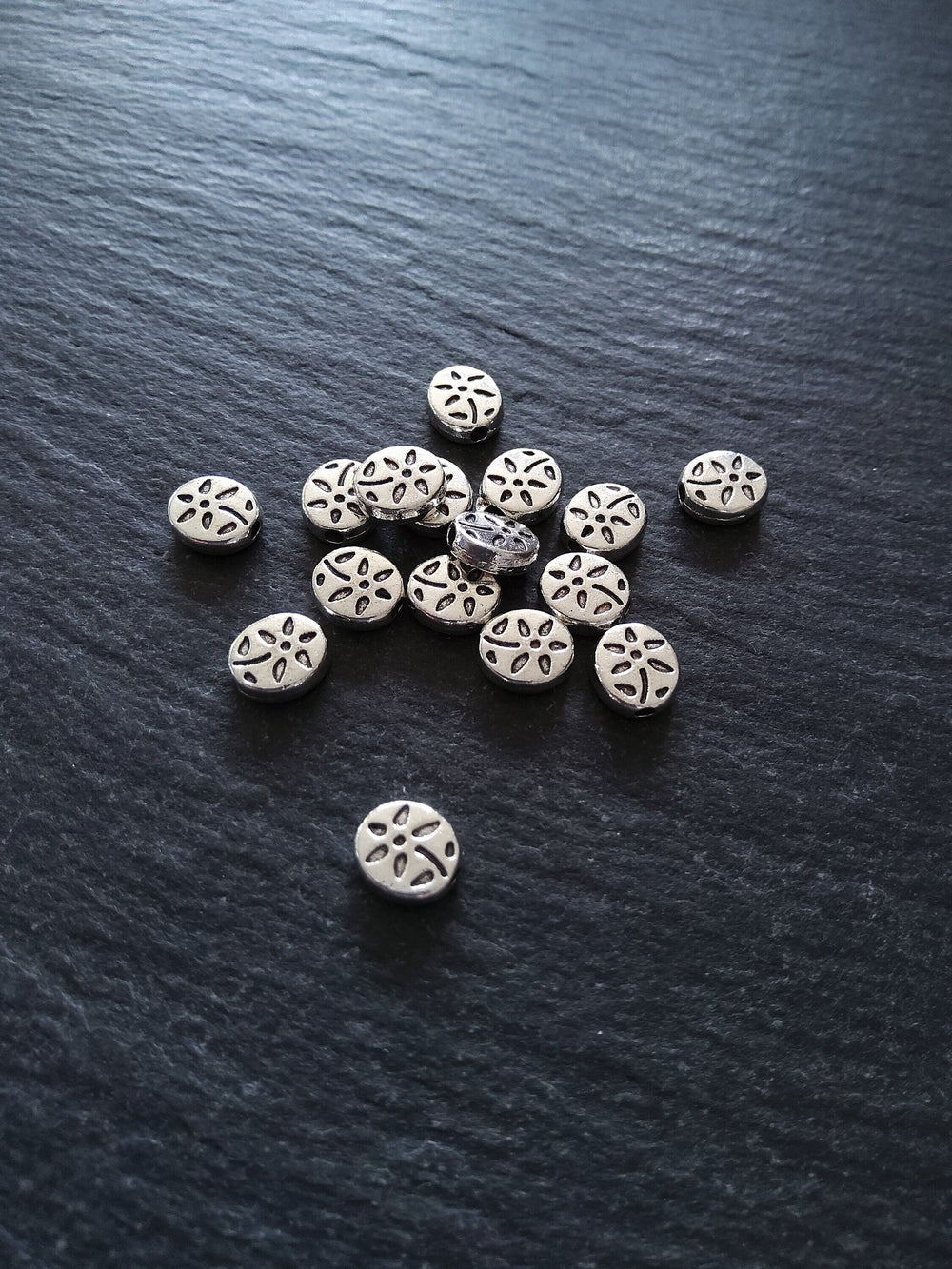 20 or 100 Antique Silver Tone Flattened 7mm Oval Shaped Flower Patterned Beads 7x7x3mm