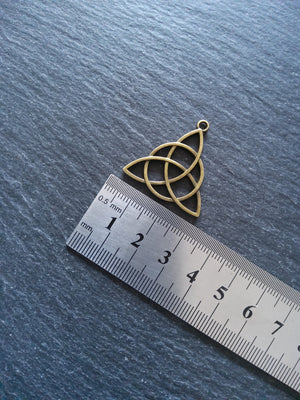 6 or 30 Large Triquetra Celtic Knot Pendants Antique Bronze Tone Alloy 30x29x2mm Nickel FREE - ContentedCatz