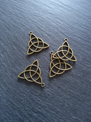 6 or 30 Large Triquetra Celtic Knot Pendants Antique Bronze Tone Alloy 30x29x2mm Nickel FREE - ContentedCatz