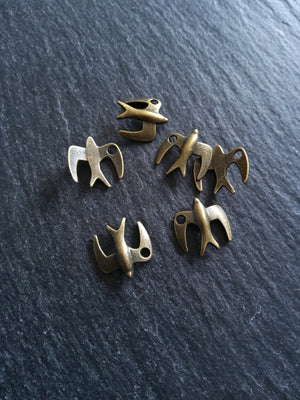 10 or 50 Antique Bronze Tone Flying Bird Charms 13x12x2mm Nickel FREE