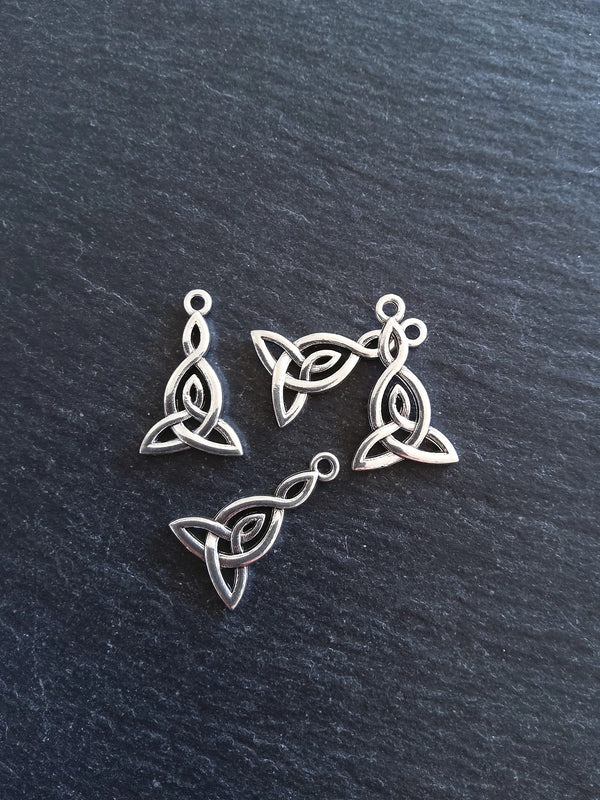 6 or 30 Triangular Triquetra Celtic Knot Drop Charms Antique Silver Tone 25x15mm - ContentedCatz
