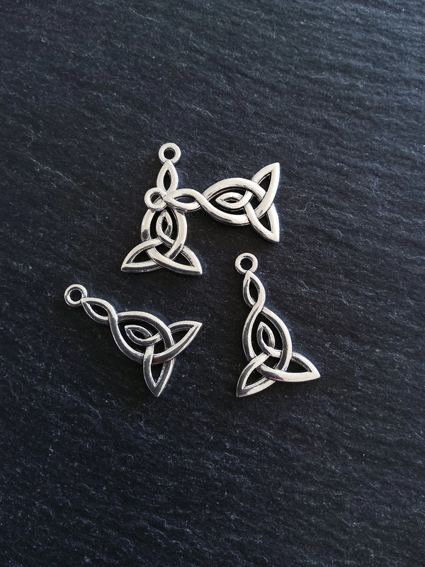 6 or 30 Triangular Triquetra Celtic Knot Drop Charms Antique Silver Tone 25x15mm - ContentedCatz