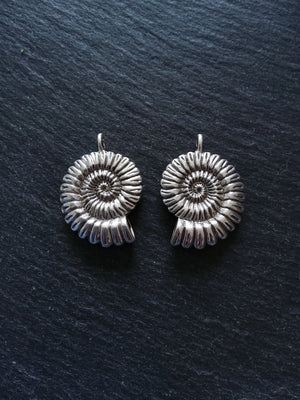 1 or 5 Sterling Silver Plated Ammonite Fossil Shell Pendants Silver Plated 37x27x7mm Lead & Nickel FREE