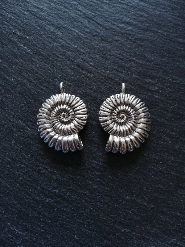 1 or 5 Sterling Silver Plated Ammonite Fossil Shell Pendants Silver Plated 37x27x7mm Lead & Nickel FREE