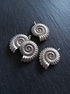 1 or 5 Sterling Silver Plated Ammonite Fossil Shell Pendants Silver Plated 37x27x7mm Lead & Nickel FREE