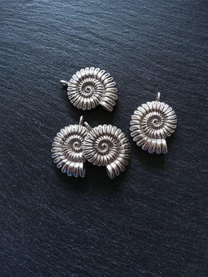 1 or 5 Sterling Silver Plated Ammonite Fossil Shell Pendants Silver Plated 37x27x7mm Lead & Nickel FREE