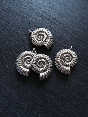 1 or 5 Sterling Silver Plated Ammonite Fossil Shell Pendants Silver Plated 37x27x7mm Lead & Nickel FREE