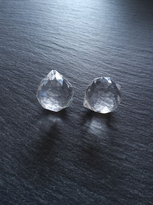 2 or 10 Faceted Glass Teardrops 20mm diameter 23mm Long Hole: 2mm