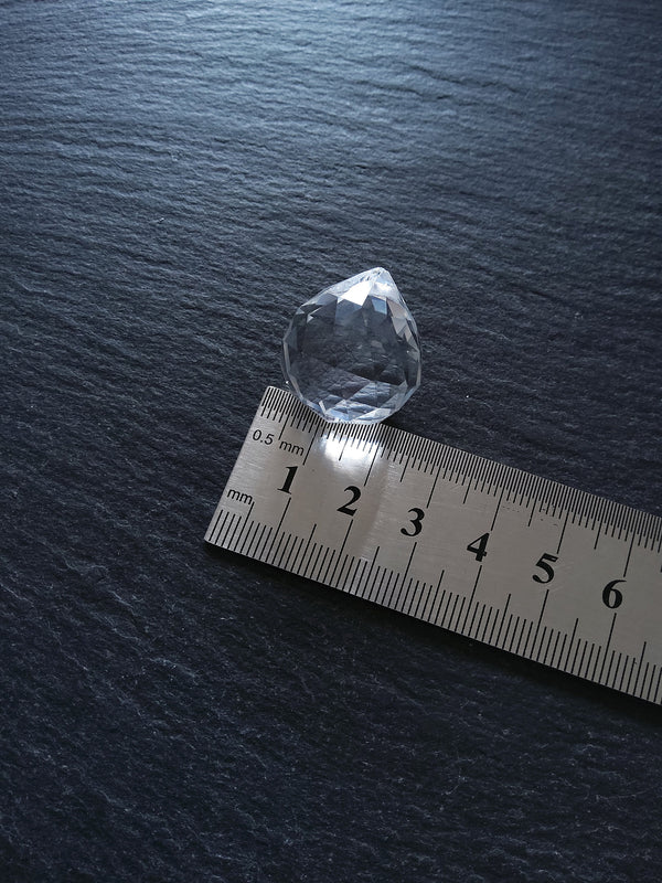 2 or 10 Faceted Glass Teardrops 20mm diameter 23mm Long Hole: 2mm
