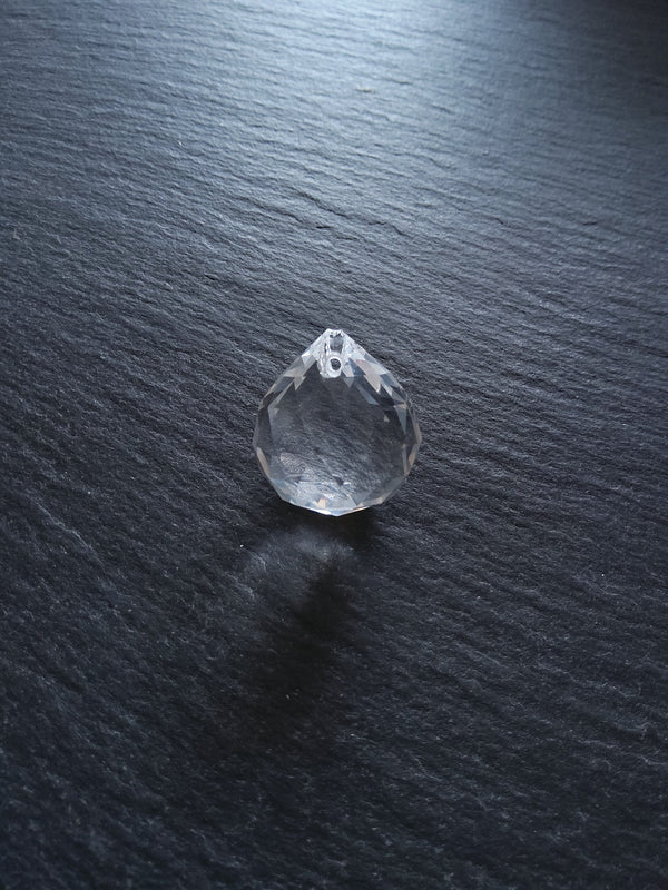 2 or 10 Faceted Glass Teardrops 20mm diameter 23mm Long Hole: 2mm