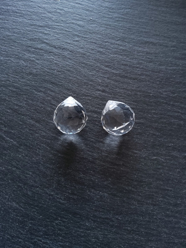 2 or 10 Faceted Glass Teardrops 20mm diameter 23mm Long Hole: 2mm