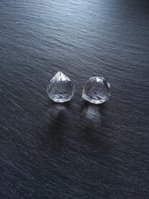 2 or 10 Faceted Glass Teardrops 20mm diameter 23mm Long Hole: 2mm