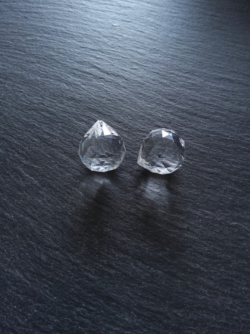 2 or 10 Faceted Glass Teardrops 20mm diameter 23mm Long Hole: 2mm