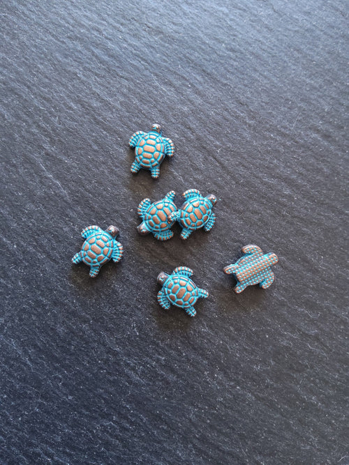 10 or 50 Little Turtle Beads Antique Copper Metal Alloy with Blue Patina 13x12mm Hole: 1.3mm