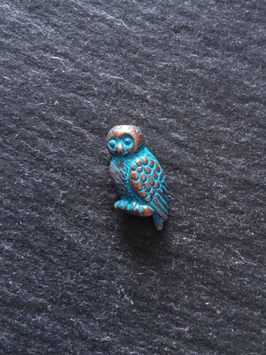 10 or 50 Antique Copper Tone Owl Beads With Blue Patina 8x16x5mm Hole: 1.4mm
